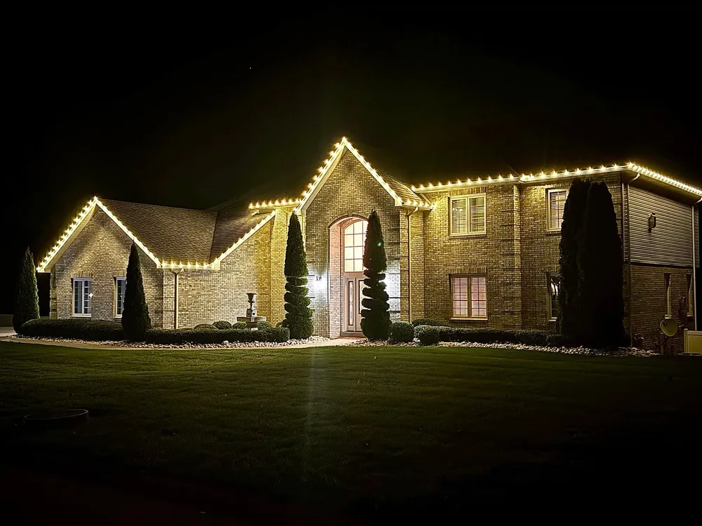 Permanent Roofline Lighting vs. Seasonal Lights in Westmoreland County — Laurel Highlands Lighting